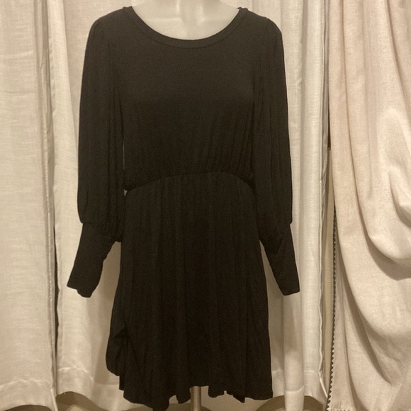 Dresses & Skirts - Long sleeve black dress size Medium NWOT oversized puff sleeves